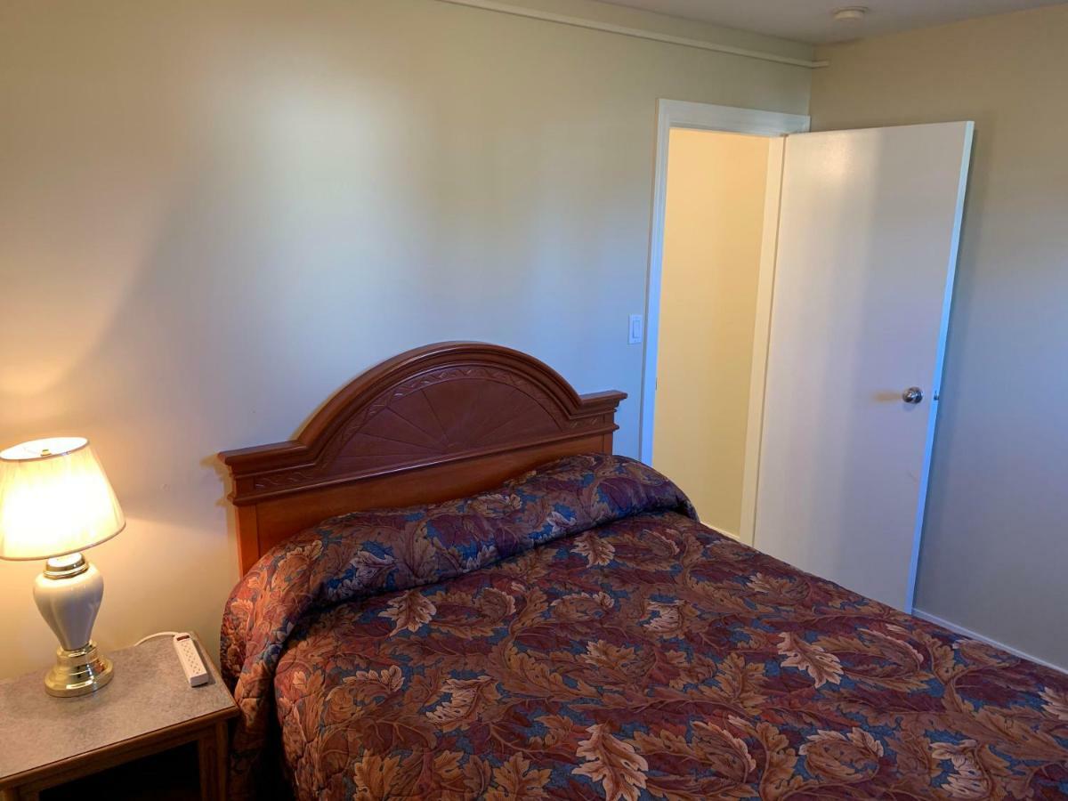Red Deer Inn & Suites Extérieur photo